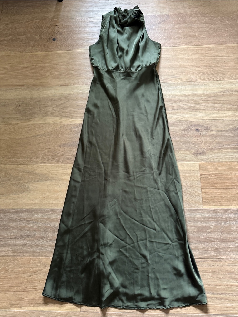 Lulu’s Satin Midi Dress - Picture 7 of 10